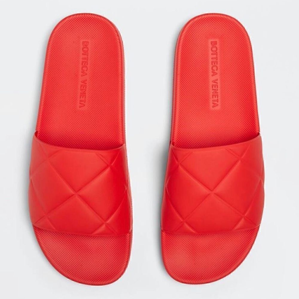 NIB Authentic BOTTEGA VENETA Matte Quilted Rubber Slider (Unisex) - Tomato